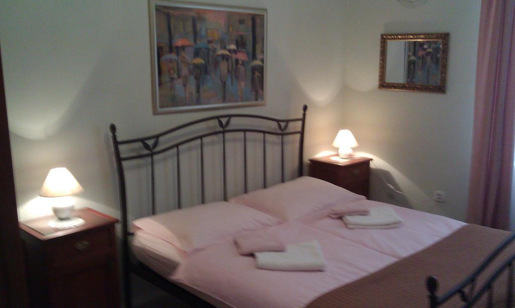 Adagio Theatre Apartment Split Quarto foto