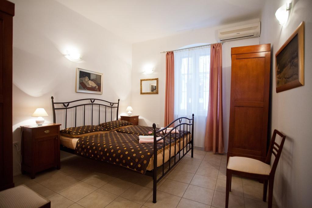 Adagio Theatre Apartment Split Quarto foto